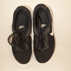 nike tanjun grade school